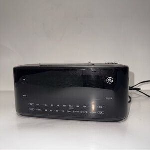 GE Black AM/FM Clock Radio